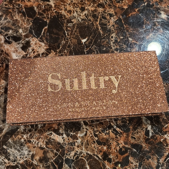 Makeup - Picture 3 of 8